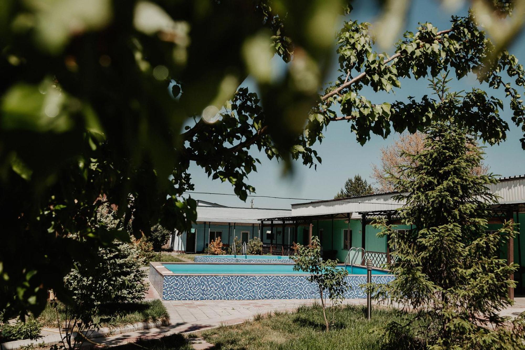 Malibu Guest House Kapchagay Eksteriør bilde